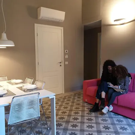 C222 - Stylish Old Town 4 People Air Conditioning - 5' Station To Cinque Terre *
