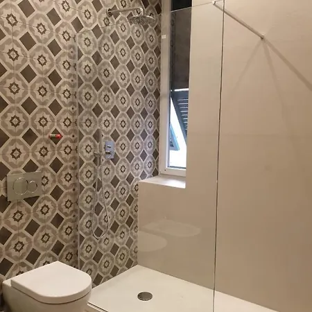 C222 - Stylish Old Town 4 People Air Conditioning - 5' Station To Cinque Terre *