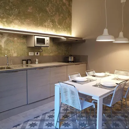 C222 - Stylish Old Town 4 People Air Conditioning - 5' Station To Cinque Terre *