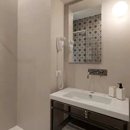 Апартаменты C222 - Stylish Old Town 4 People Air Conditioning - 5' Station To Cinque Terre