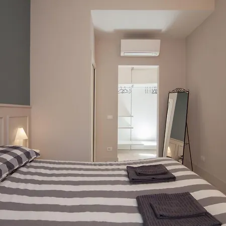 C222 - Stylish Old Town 4 People Air Conditioning - 5' Station To Cinque Terre *